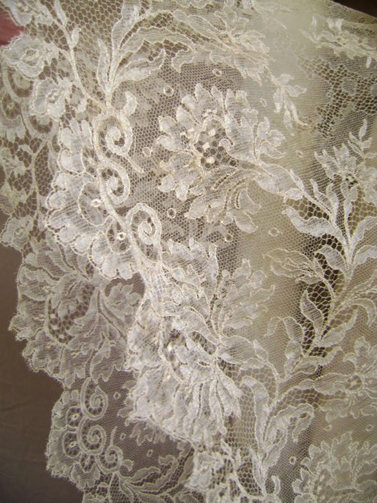 All The Pretty Dresses: Droolable Teens Era White Silk & Lace Dress