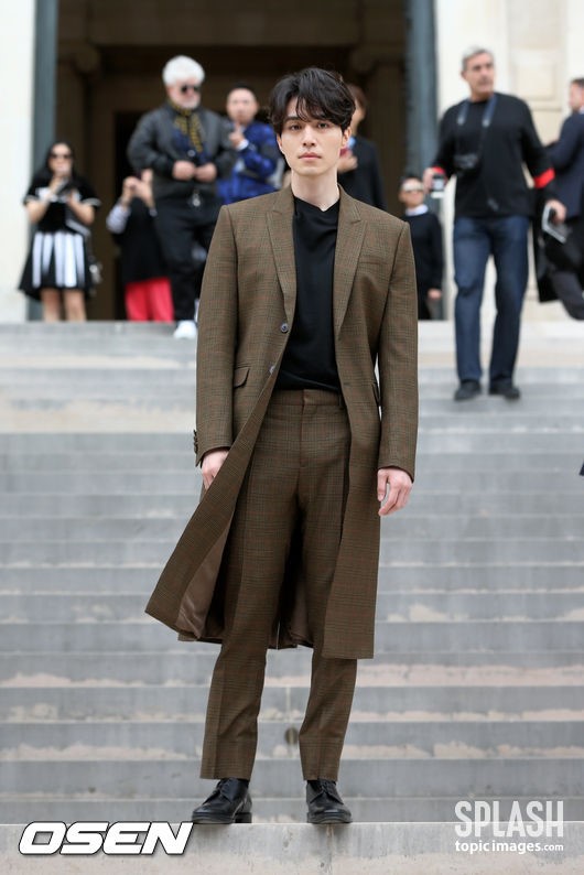 Lee Dong Wook lights up Paris Fashion Week with his handsome looks