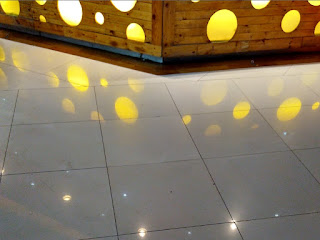 lampu dan refleksinya lampu dan refleksinya