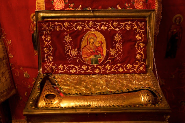 Το δεξί άφθορο πόδι της Αγίας Άννας. Ιερά Μονή Κουτλουμουσίου, Άγιον Όρος. https://leipsanothiki.blogspot.com/