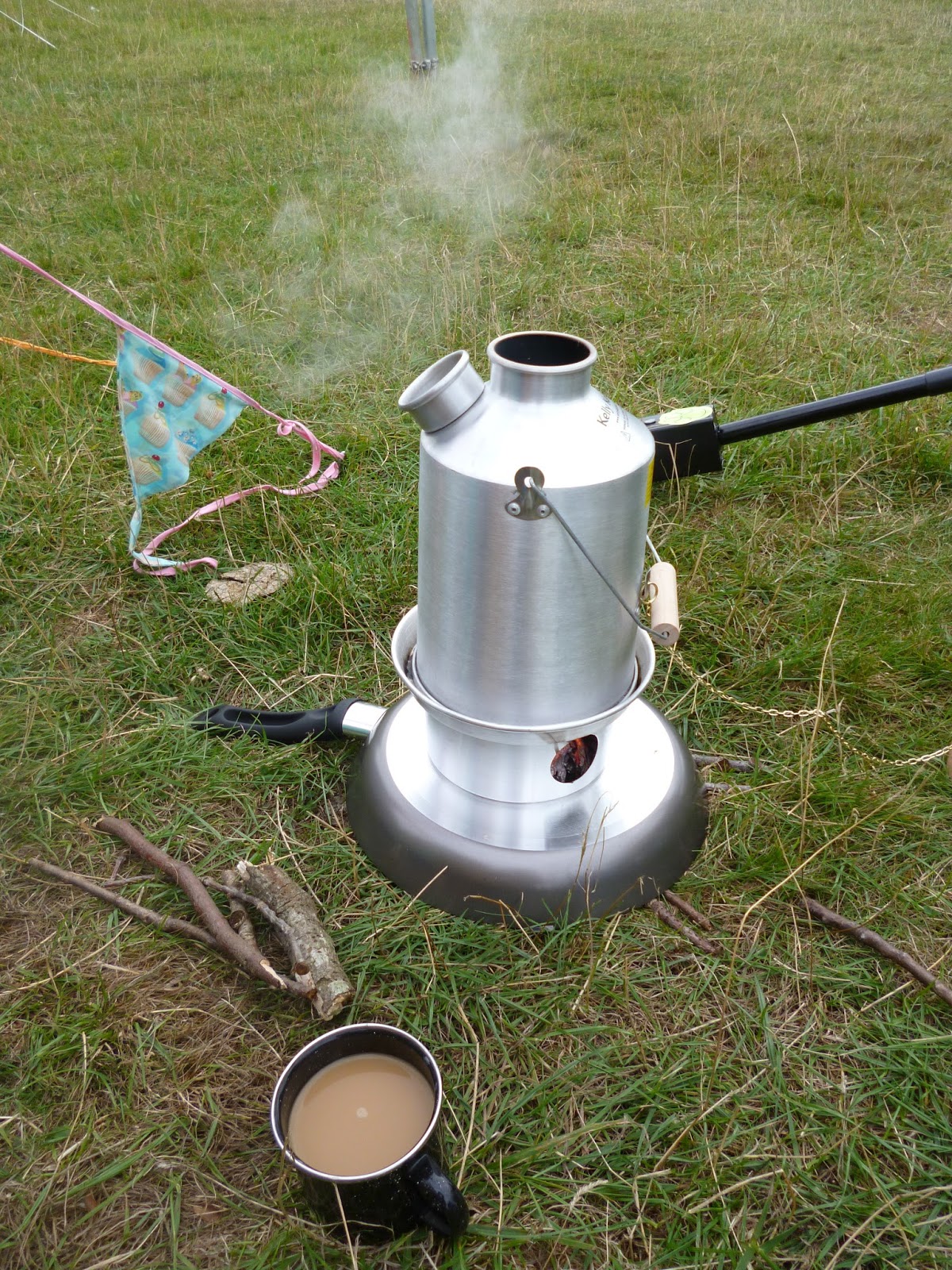 Kelly kettle storm kettle cup of tea camping