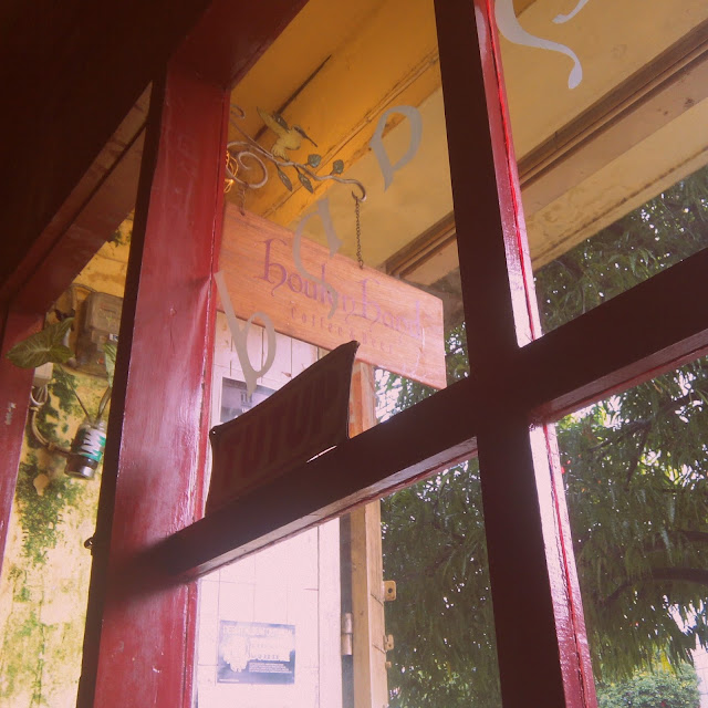 Houten Hand coffee & Beer House, Malang, jadi minoritas di tempat para