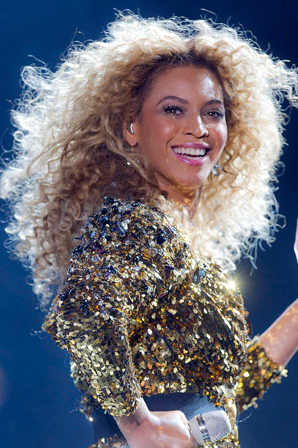 The Beauty Scoop!: (Almost) Wordless Wednesday - Beyonce!