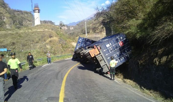 Notas del día - Accidente en la Carretera Libre a Colima