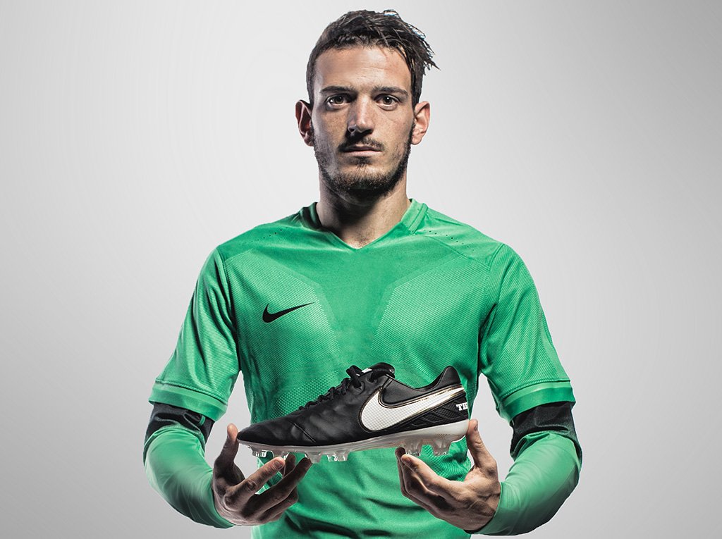 Plantage Arabisch humor Nike Anticipates National Team Kit Launches with Flash Elite Training  Collection - Footy Headlines