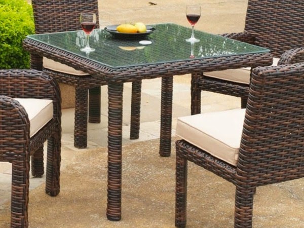Rattan table – many great examples!