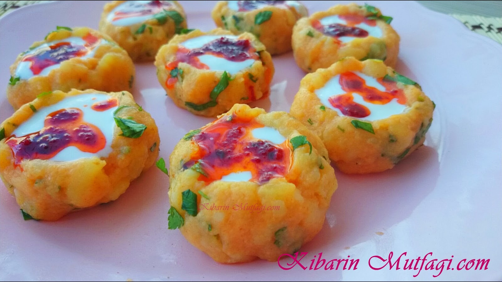 Patates mantısı tarifi Sarımsaklı yoğurt soslu kolay patates mantısı