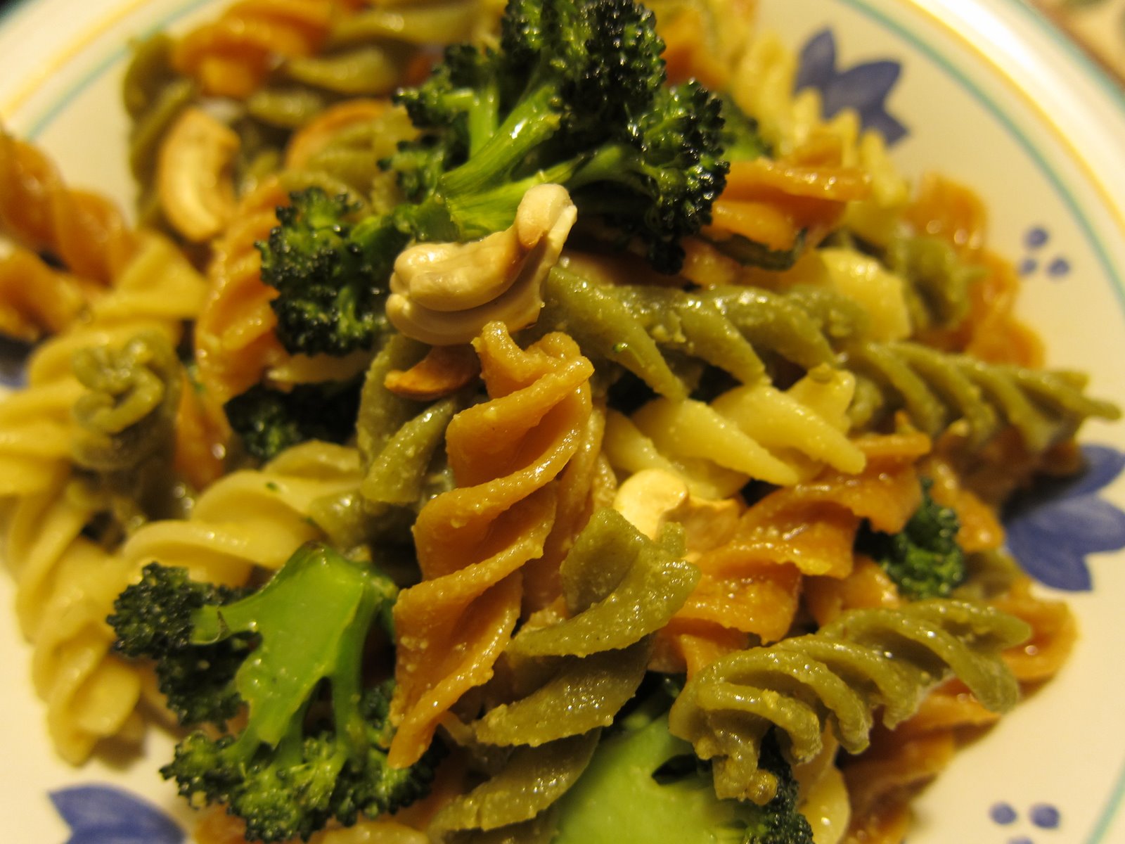 WholeFoodVegan Garlic Butter Pasta with Roasted Broccoli and Cashews