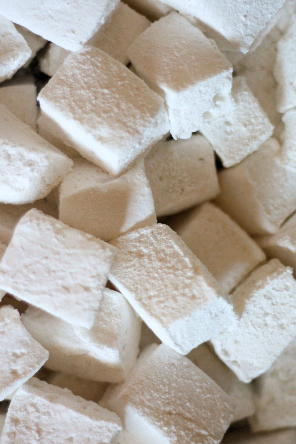 Springy, Fluffy Homemade Marshmallows {corn syrup free recipe}