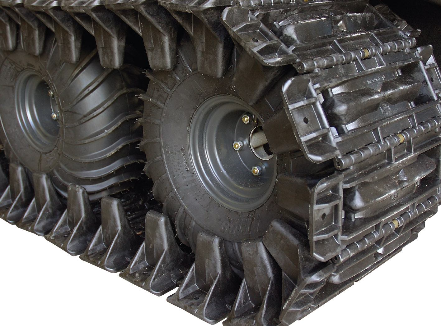 SNAFU! ST displays "Track over Wheels" concept....wheeled