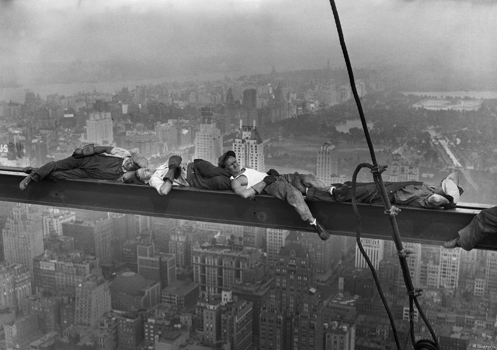 lunch-atop-skyscraper-1932-2.jpg