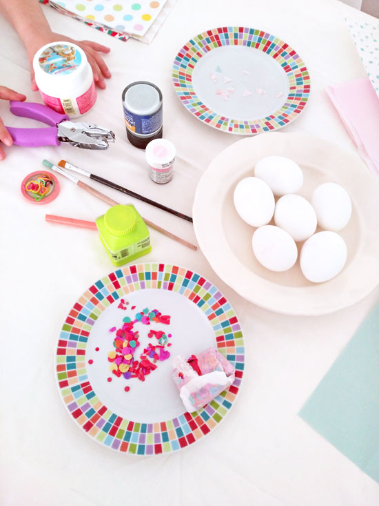 decorar-huevos-pascua-mesa-preparacion