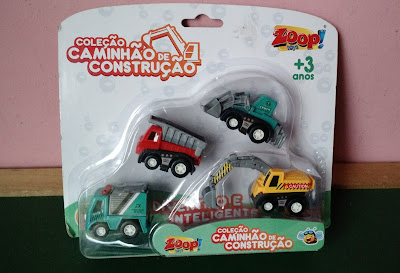 Brinquedo de plástico coleção caminhão de construção com 4 carros com fricção pull back , lacrado  R$ 15,00