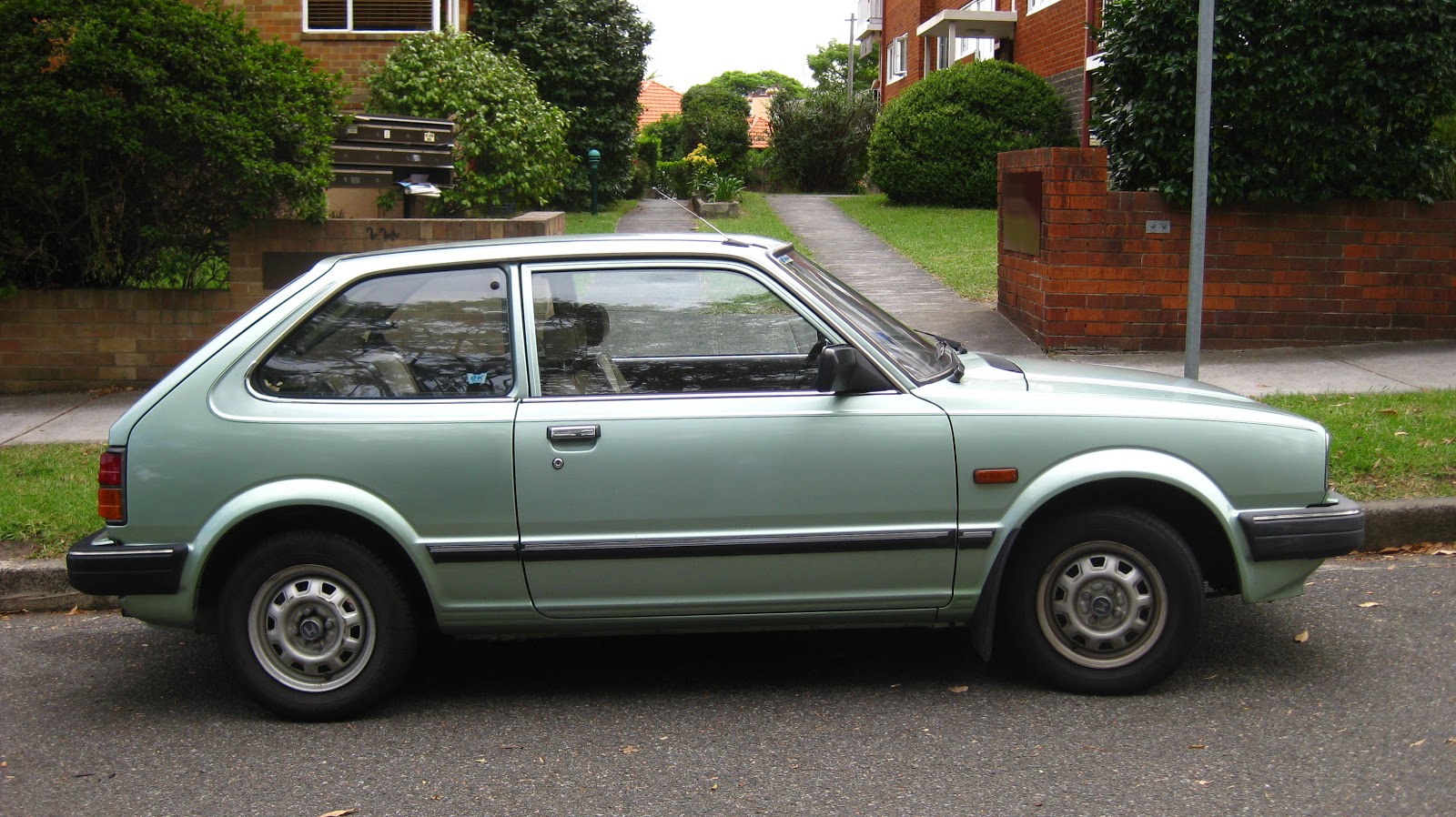 Aussie Old Parked Cars 1982 Honda Civic 3 Door