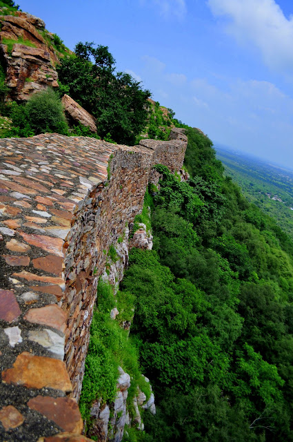 chittorgarh fort life rajasthan town heritage wall 