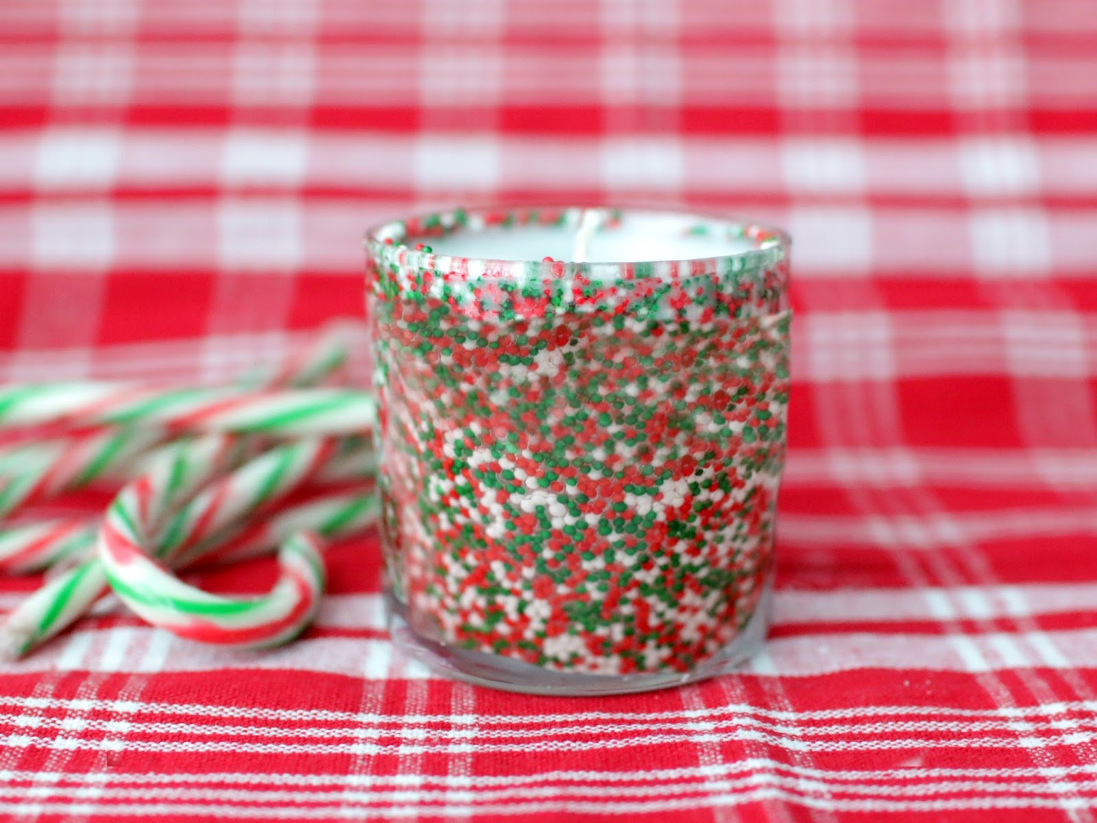 Elle Sees Beauty Blogger in Atlanta DIY Christmas Sprinkles Candle