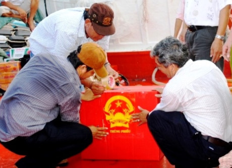 Đắk Lắk: Hơn 2000 cử tri Trung đoàn 95 bầu cử sớm - Ảnh 2 Dak Lak: Hon 2000 cu tri Trung doan 95 bau cu som - Anh 2