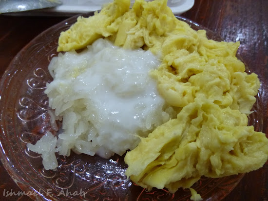 Thai dessert - sticky rice with durian