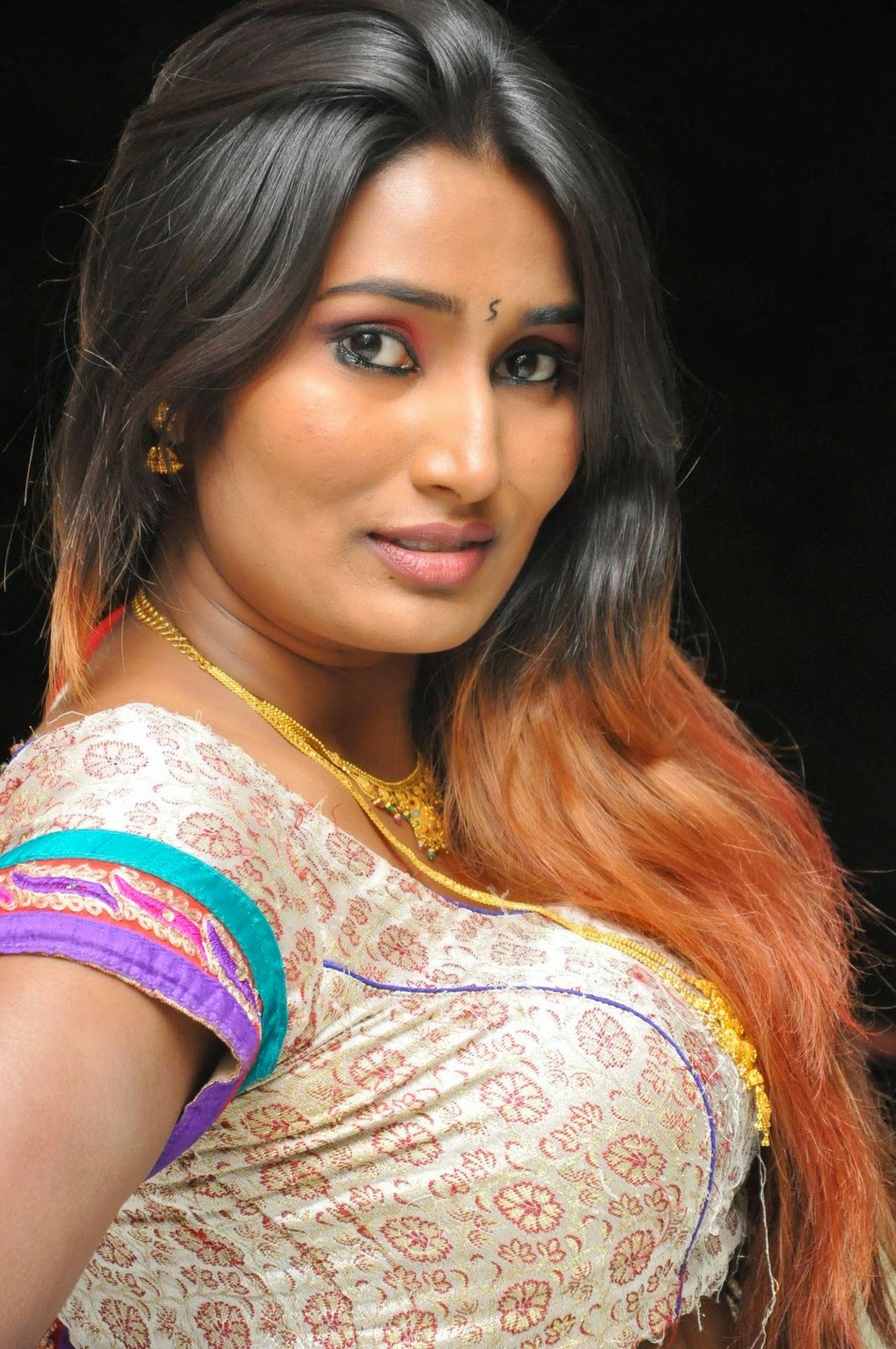 Swathi Naidu Sizzling Look In Traditional Attire Photo 27