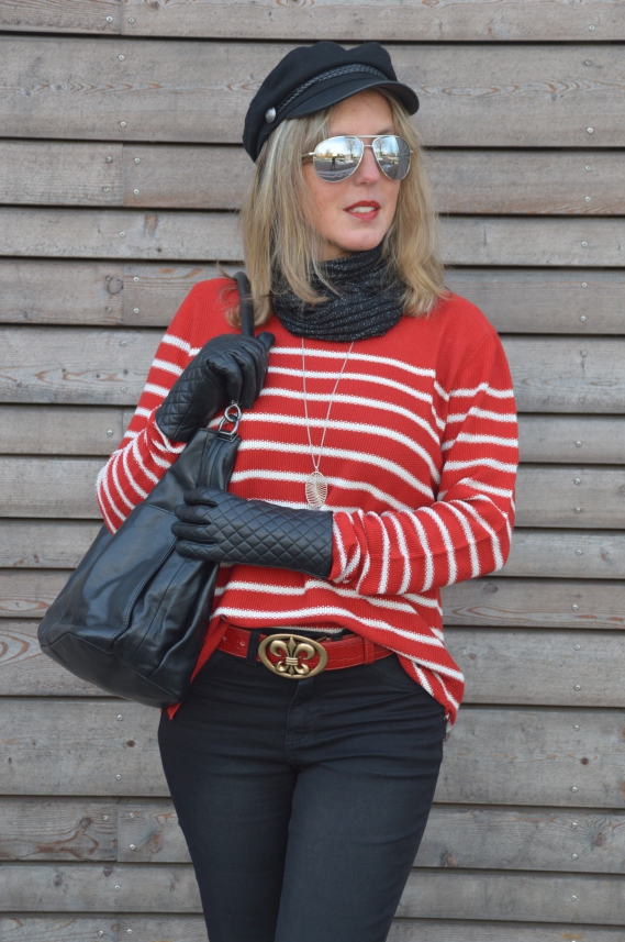 Tchibo rot-weiß gestreiften Pullover mit Schwarz kombiniert Tchibo Kollektion Ringelpullover