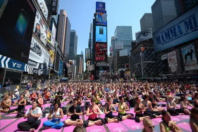 Video : New York’s Times Square Goes ‘Hindu’ with Yoga