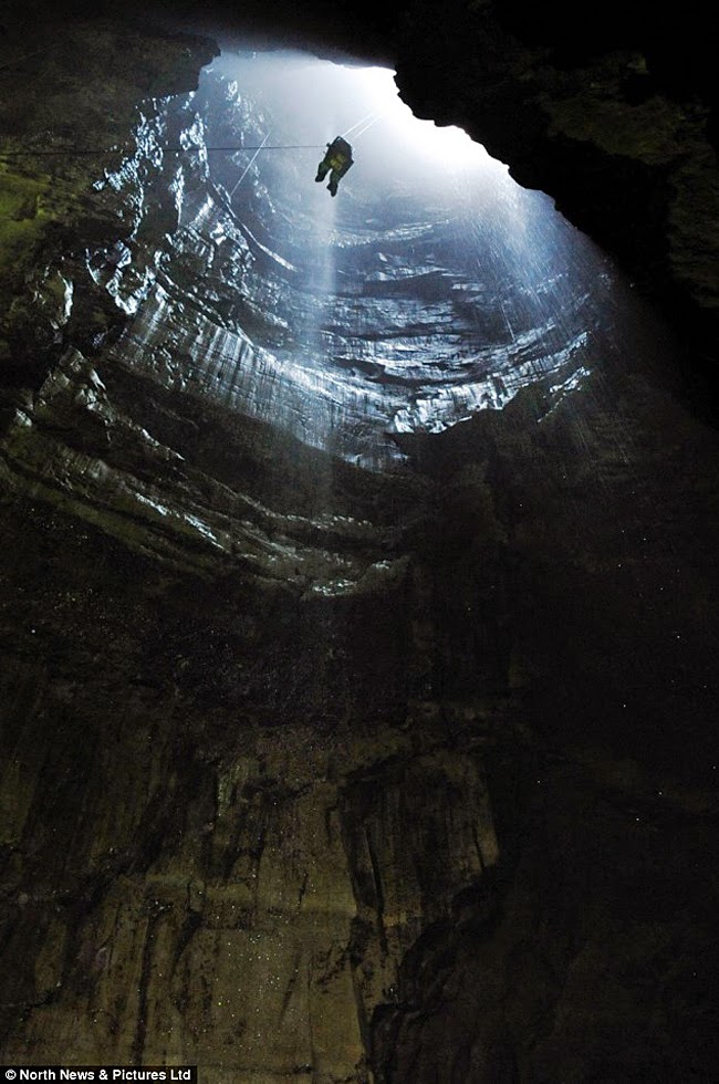 Пещера эса. Пещера Санктум ласточек. Пещера ласточек в Мексике. Эспириту эса ала пещера. Пещера ласточек - Сотано де Лас Голондринас.