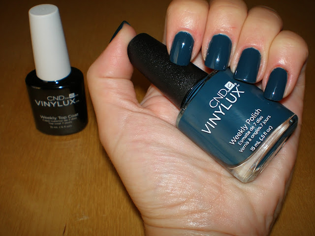 CND Vinylux Weekly Polish in #200 Couture Covet