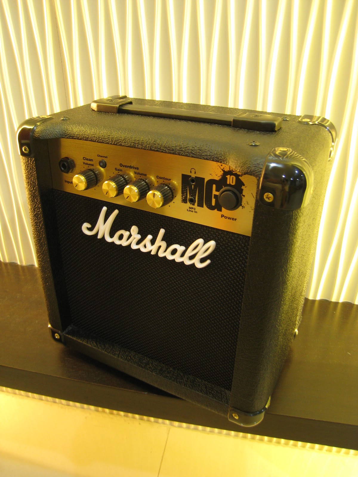 Maximus Guitars & Accessories: Marshall MG10