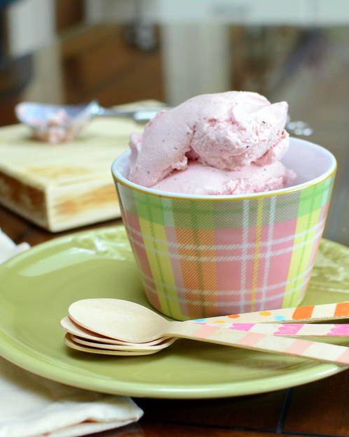 Strawberry Ice Cream ♥ KitchenParade.com, an easy no-cook ice cream base. Big strawberry flavor, way more than a bare hint. Weight Watchers Friendly.