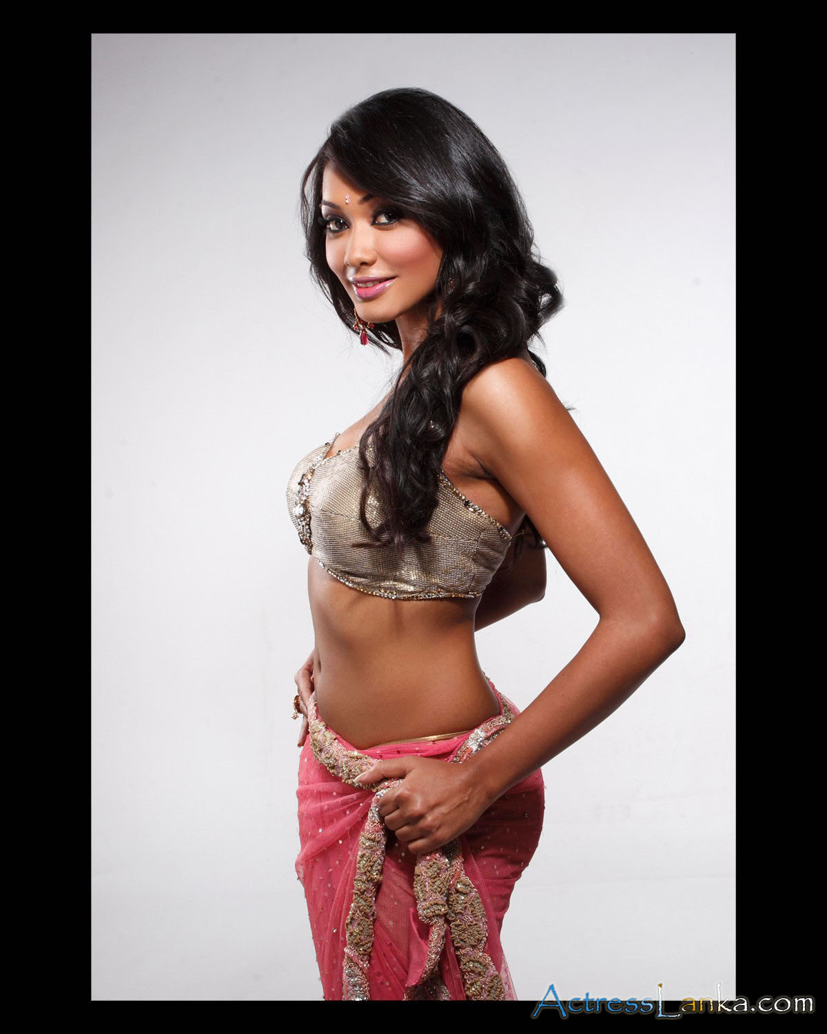 Sri Lankan Actress Yureni Noshika Hot New Photos.
