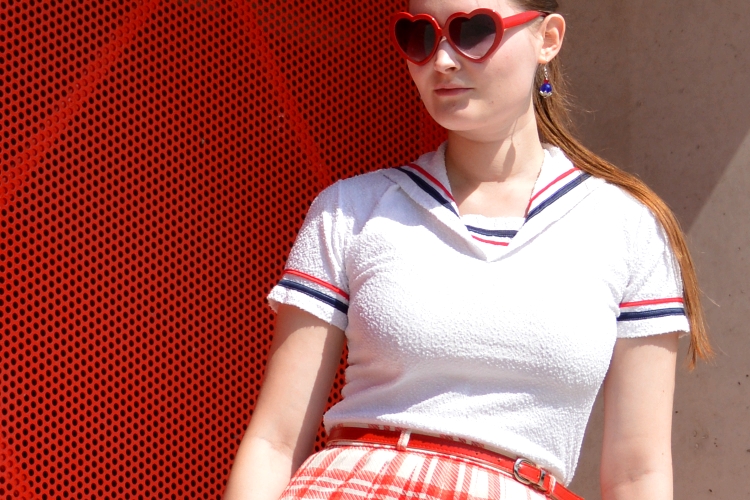 ootd, outfit, quaintrelle, georgiana, quaint, blogger, fashion, personal style, sport, 1950s, red, checkered, secondhand, vintage, navy, vagabond, hipster, c&a, football, berlin