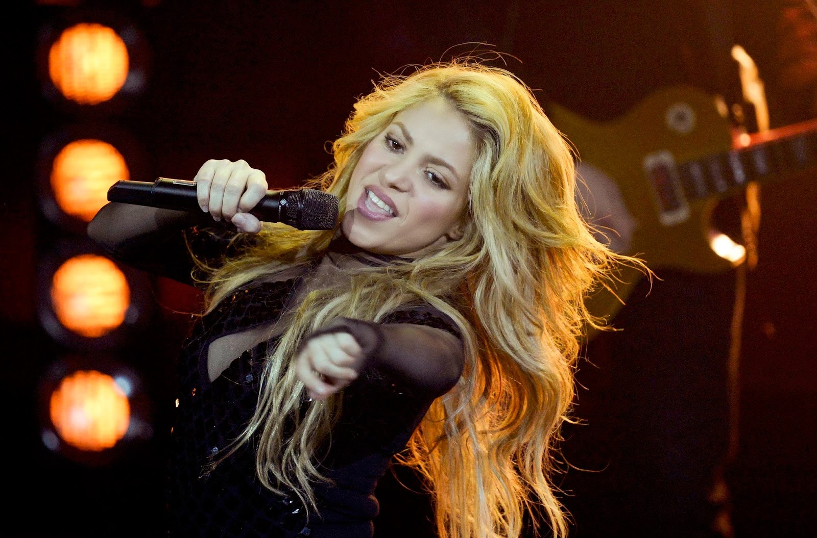LAS CADERAS TABASCO Fotos Shakira Cantando Can t Remember To Forget