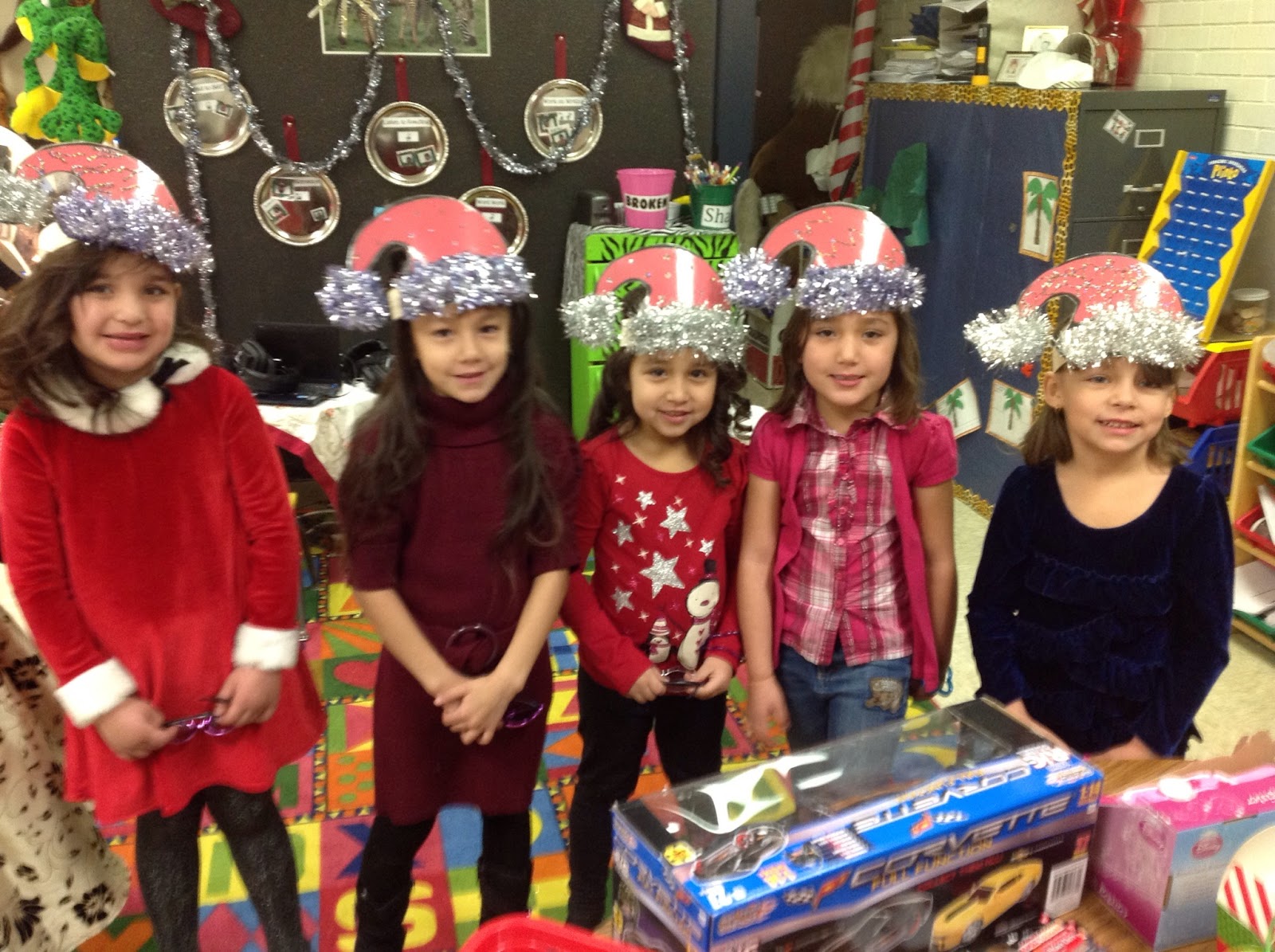Kindergarten Fun: Christmas Party Pictures, etc...