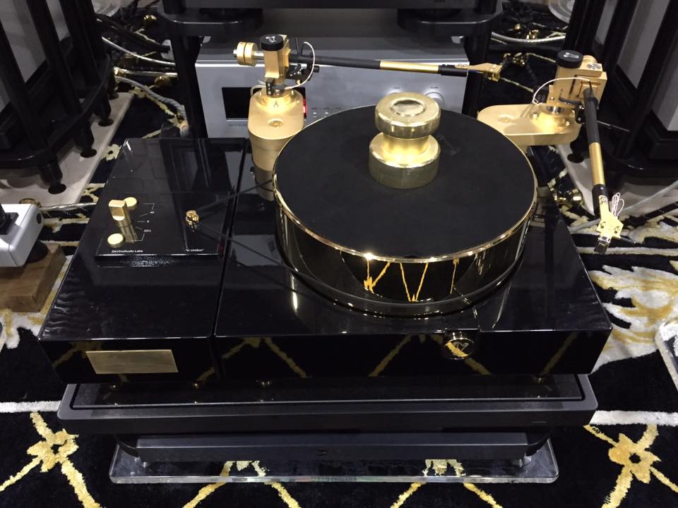 Виниловый проигрыватель давинчи. Blackmagic design davinci resolve. Виниловый проигрыватель davinci. Монтаж davinci resolve. Davinci resolve 2022.