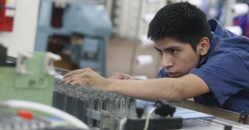 Ministerio de Trabajo ofrece 450 becas de capacitación en confección textil para jóvenes de Lima Este Ministerio de Trabajo ofrece 450 becas de capacitación en confección textil para jóvenes de Lima Este