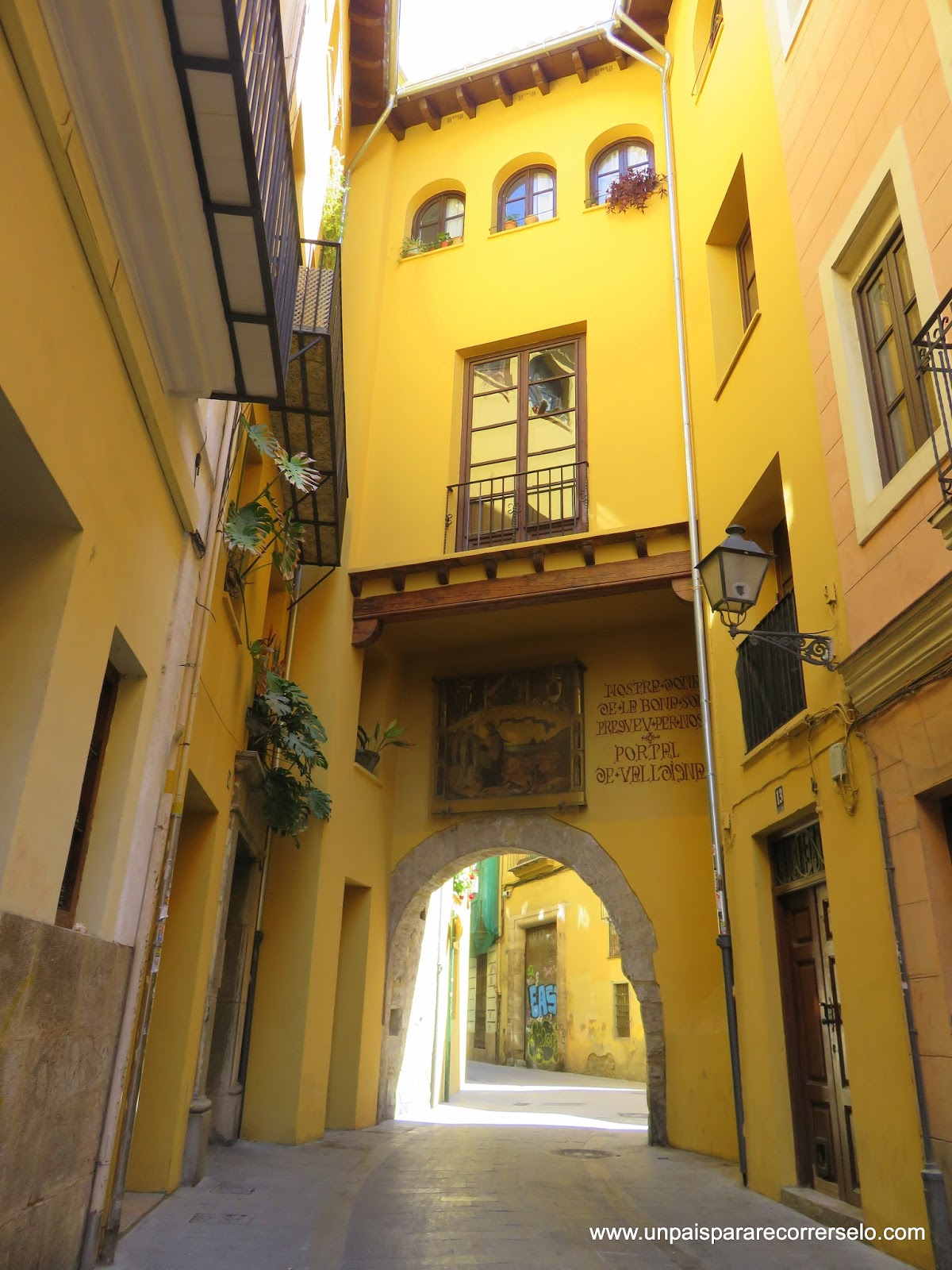 Un país para recorrérselo El Barrio del Carmen de Valencia y su Calle