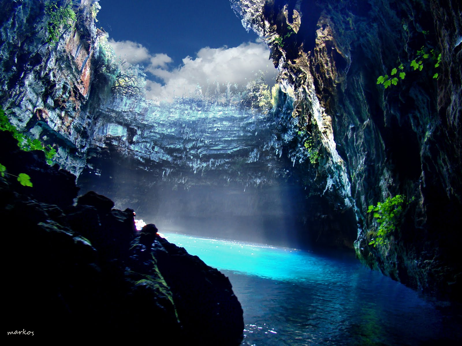 Big mother nature cave. Озеро-пещера Мелиссани. Пещера Мелиссани Греция. Озеро-пещера Мелиссани, Греция. Пещера Мелиссани, Кефалония.