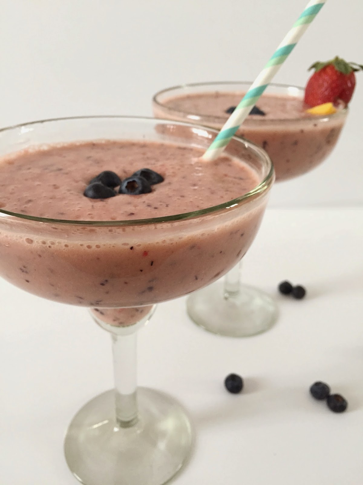 Delightfully Chic For the Love of Cooking {Mixed Berry Smoothie}