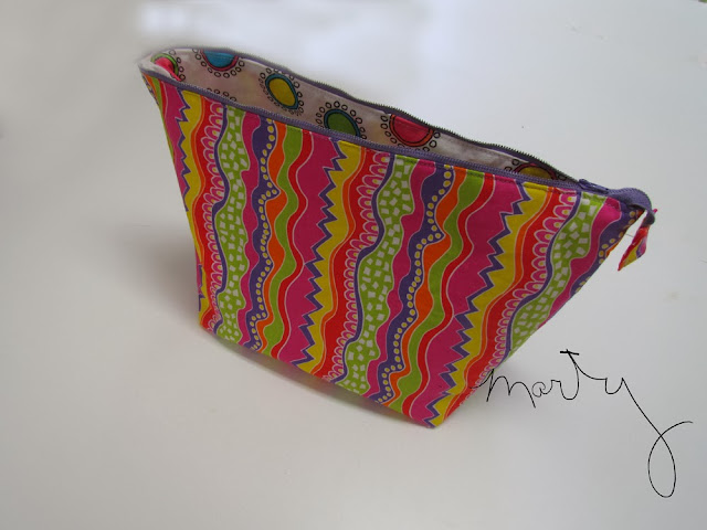 Wide-mouth zippered make-up bag