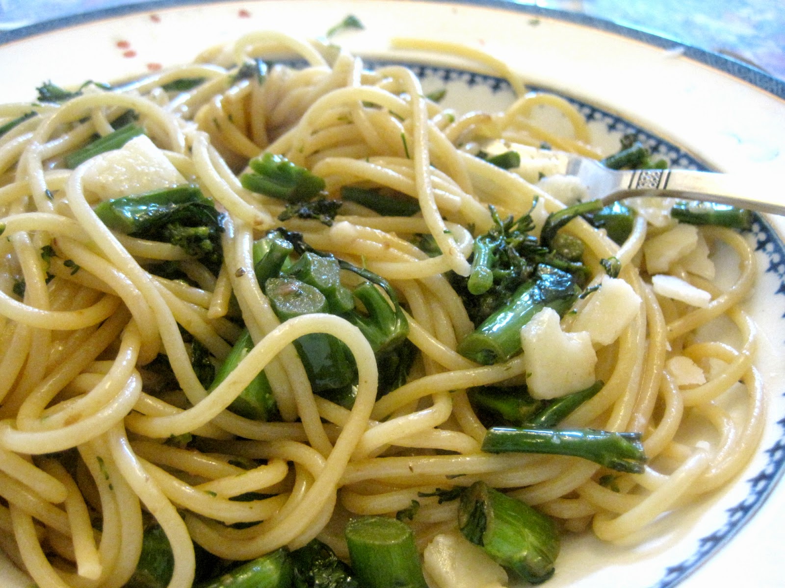 Lynne's Dinners Pasta with Tenderstem® broccoli, garlic and anchovies