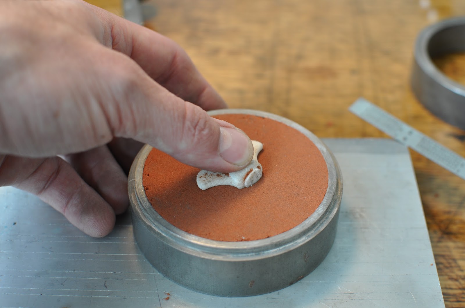 handverker-sand-casting-using-a-3d-print-as-a-pattern-for-casting-in