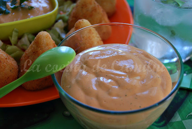 Coxinhas de pollo con salsa picante de queso (La cocina de Camilni) Coxinhas de pollo con salsa picante de queso (La cocina de Camilni)