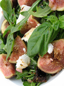 fig salad with mixed greens and goat cheese