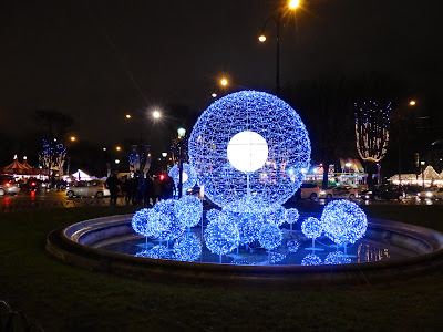 Paris Champs-Elysées illuminations et vitrines de Noël en 2014