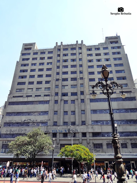 Vista ampla da fachada do Edifício João Brícola - Prédio do Mappin - Centro - São Paulo