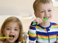 Cara Memutihkan Gigi Secara Alami Pake Strawbery dan Kulit Jeruk