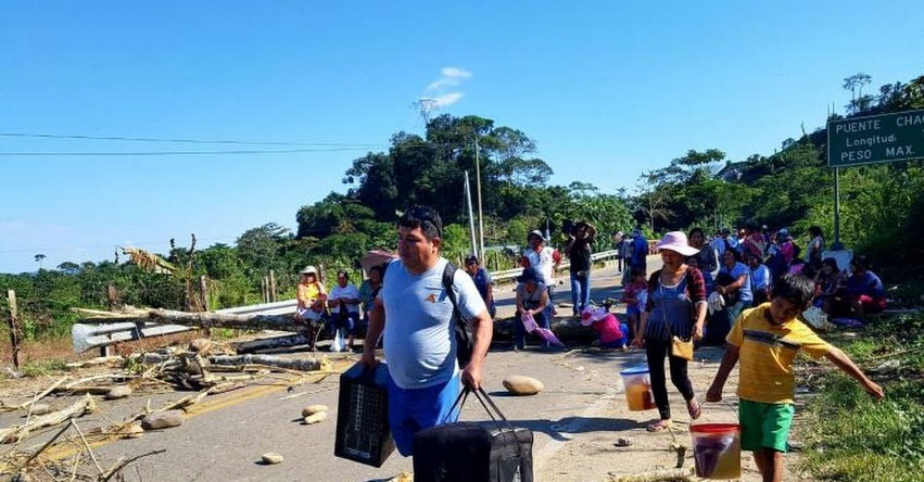 Maestros bloquean puentes de ingreso a Madre de Dios Maestros bloquean puentes de ingreso a Madre de Dios