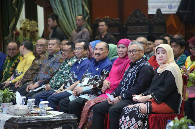 KONFRENSI NASIONAL- Sekretaris Daerah Provinsi Kalsel H Abdul Haris bersama Menteri Sosial RI Hj Khofifah Indar Parawansa pada acara  Konferensi Nasional Kesejahteraan Sosial (KNKS) IX.