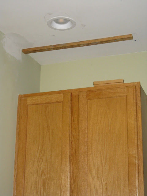 Closing The Space Above The Kitchen Cabinets Remodelando La Casa