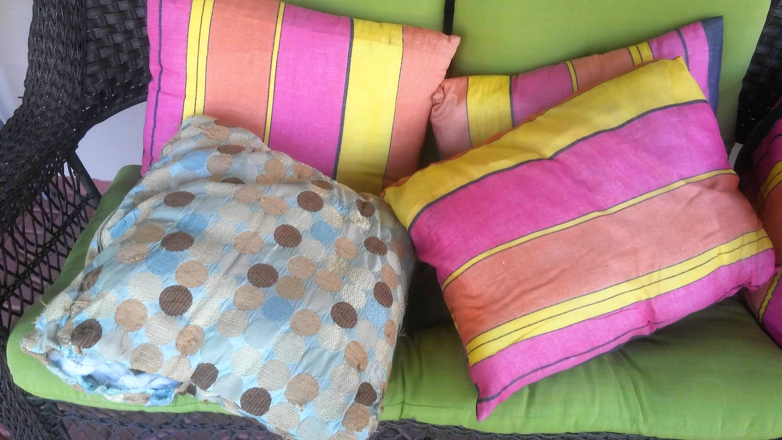 This N that Design by Rahma HOW TO RESURFACE YOUR OLD THROW PILLOWS
